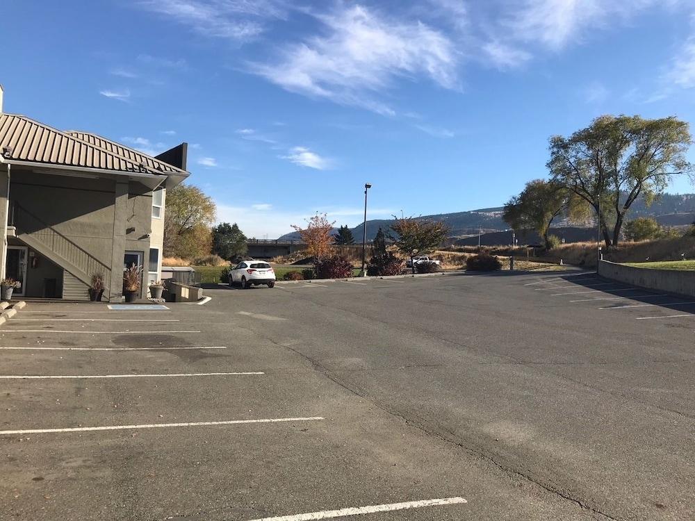 Riverland Inn & Suites Kamloops Extérieur photo