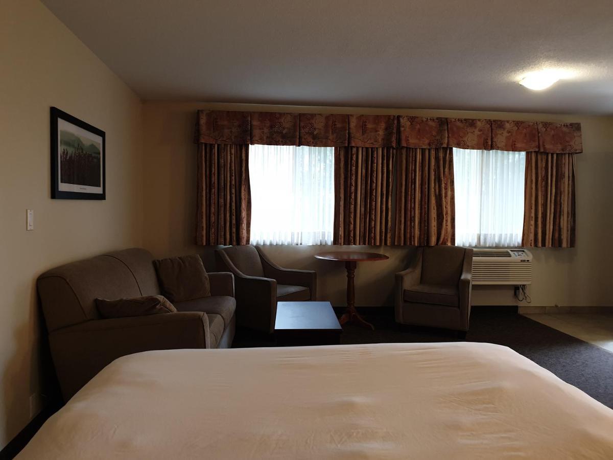 Riverland Inn & Suites Kamloops Extérieur photo