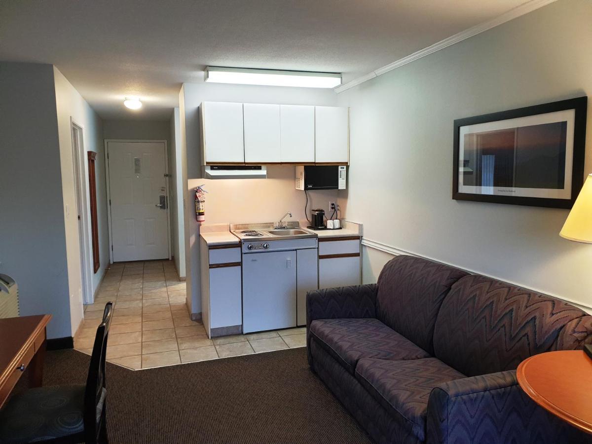 Riverland Inn & Suites Kamloops Extérieur photo
