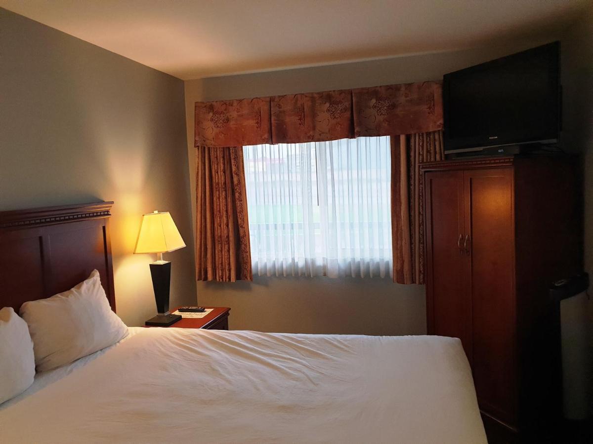 Riverland Inn & Suites Kamloops Extérieur photo