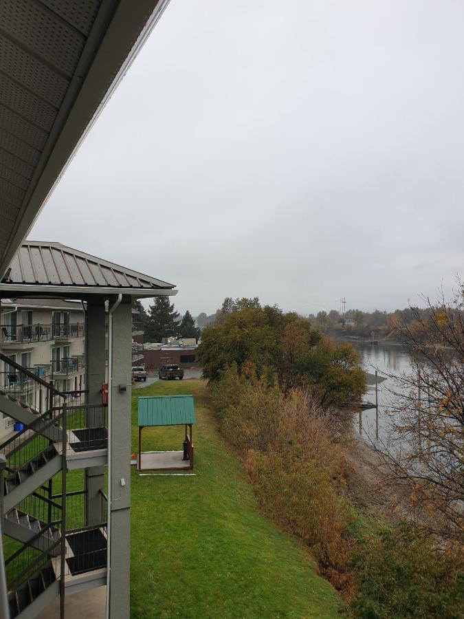 Riverland Inn & Suites Kamloops Extérieur photo